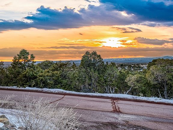 5th image of 1040 Sierra Del Norte