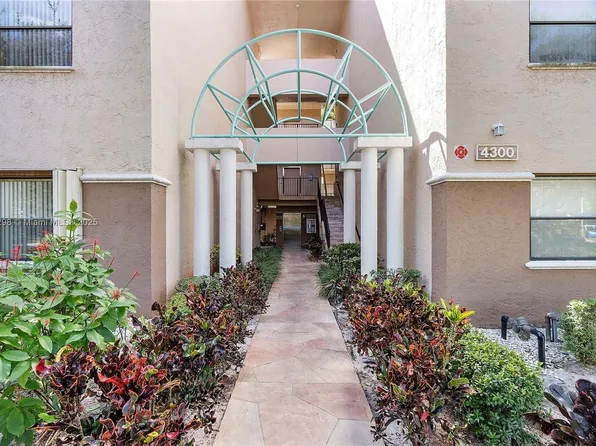 4300 NW 30th St APT 141, Coconut Creek, FL 33066