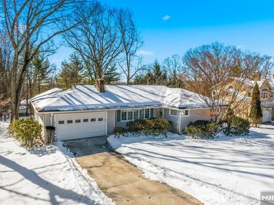 7 Maple Hill Dr, Woodcliff Lake, NJ, 07677