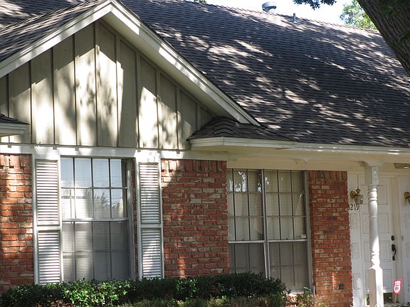 4th image of 3219 Camelot Dr