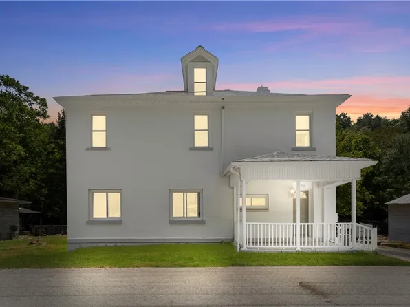 936 Pike Run Dr, California, PA 15419