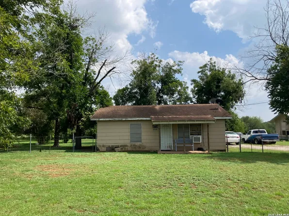 273 County Road 743, Yancey, TX 78886