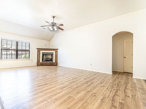 2nd image of 3106 SW Fernwood Ave