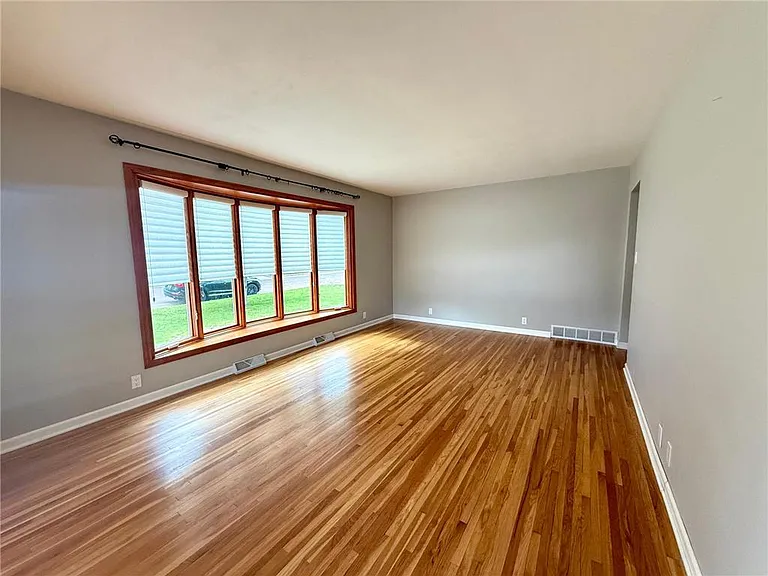 225 Sunrise Blvd — Photo 8