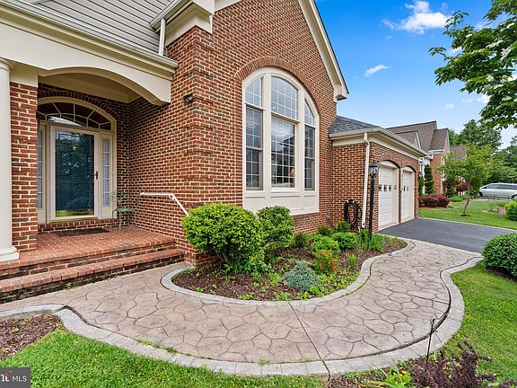 4th image of 10216 Shining Willow Dr