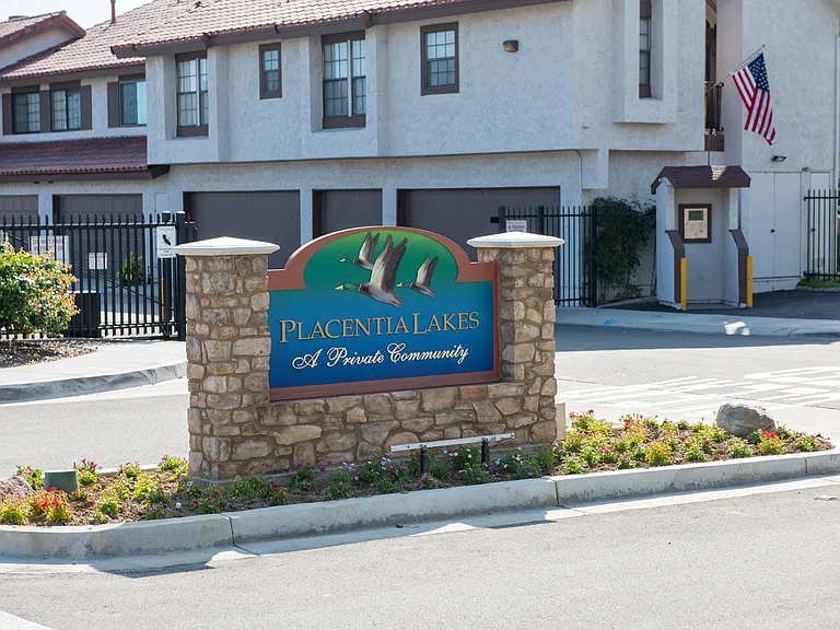 319 Molokai Dr — Photo 1