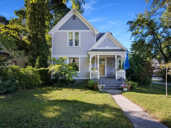 541 7th St, Traverse City, MI 49684