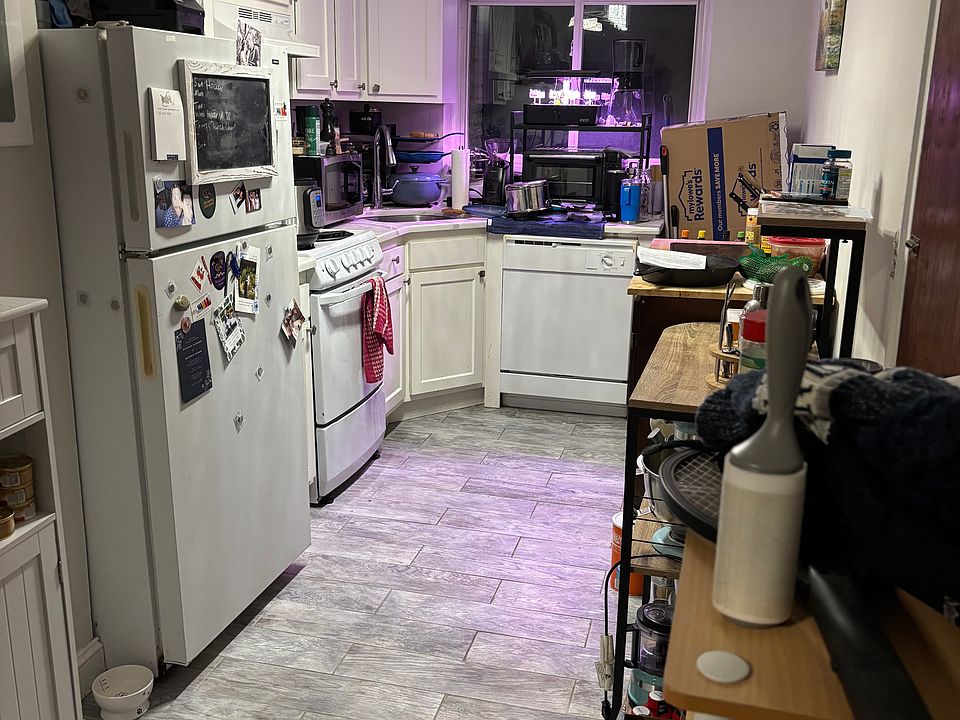 1st image of 65 Chiswick Rd APT 3