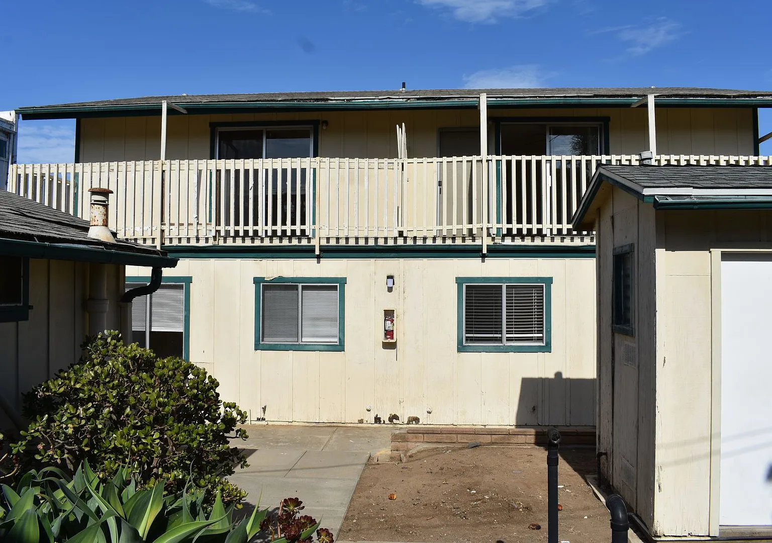 512-516 N Citrus Avenue — Photo 3