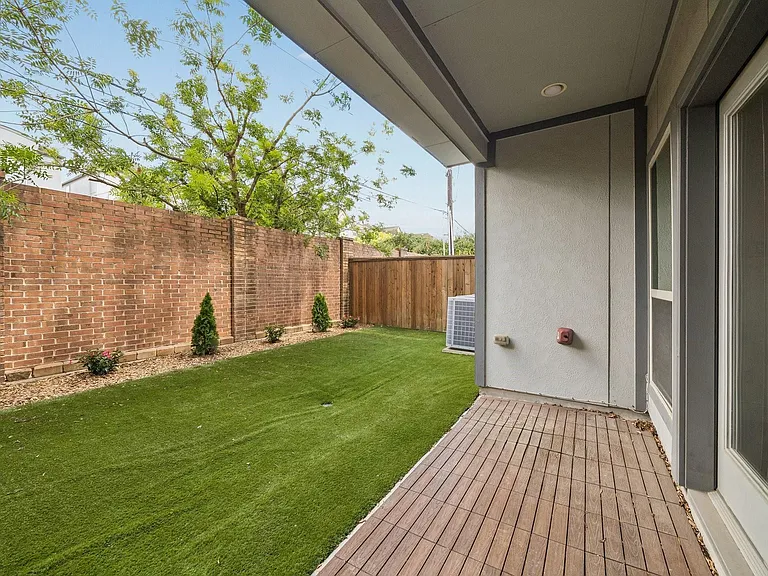 1704 Oak Leaf Pass Dr — Photo 29