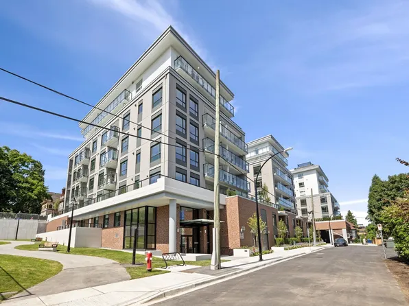 82 1st St #203, New Westminster, BC V3L 2G1