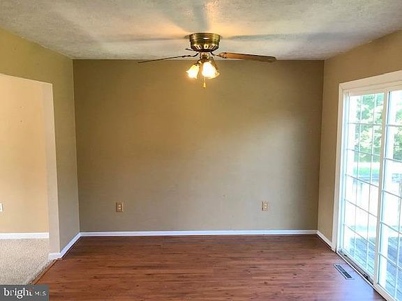 5th image of 27042 Glenn Ct