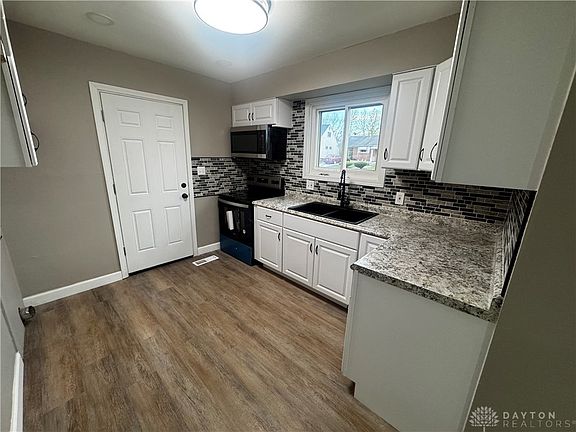 4th image of 5063 Hackett Dr