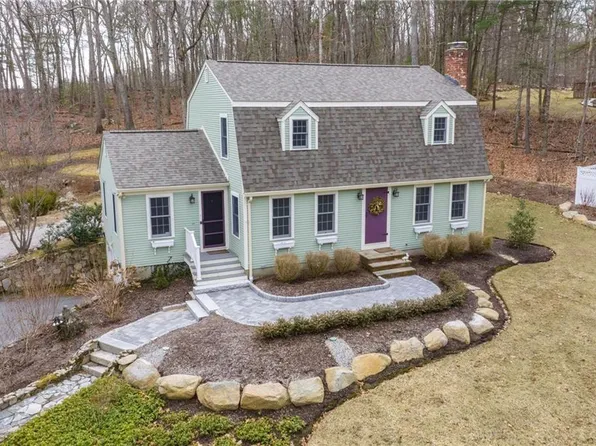 95 Winchester Dr, Glocester, RI 02857