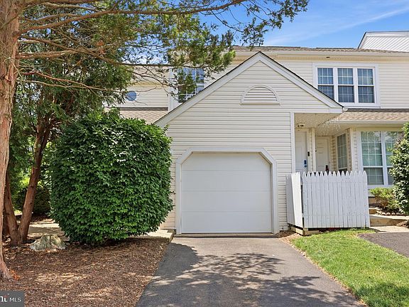 3rd image of 31 Banbury Ct