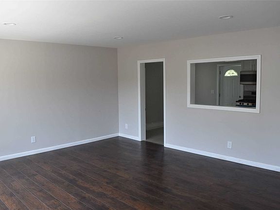 3rd image of 15 Montgomery St