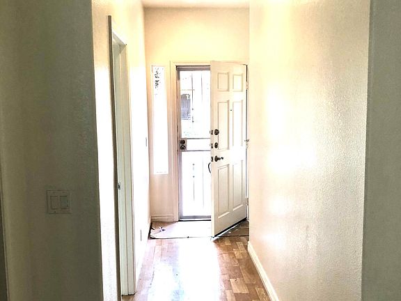 4th image of 8937 Gainsborough Ave