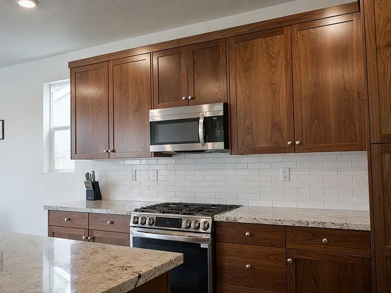 417 Avendale Dr — Photo 3