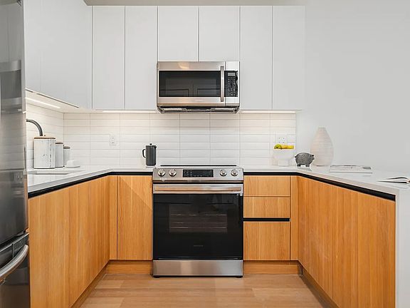 5th image of 420 Gates Ave APT 3F