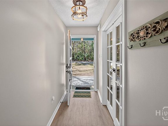 5th image of 908 Woodpecker Road