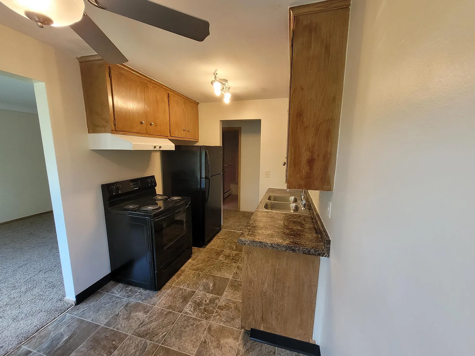 2 bed, 800 sqft, $1,150 — Photo 2
