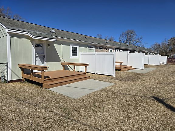 5th image of 105 Oakwood Dr #E