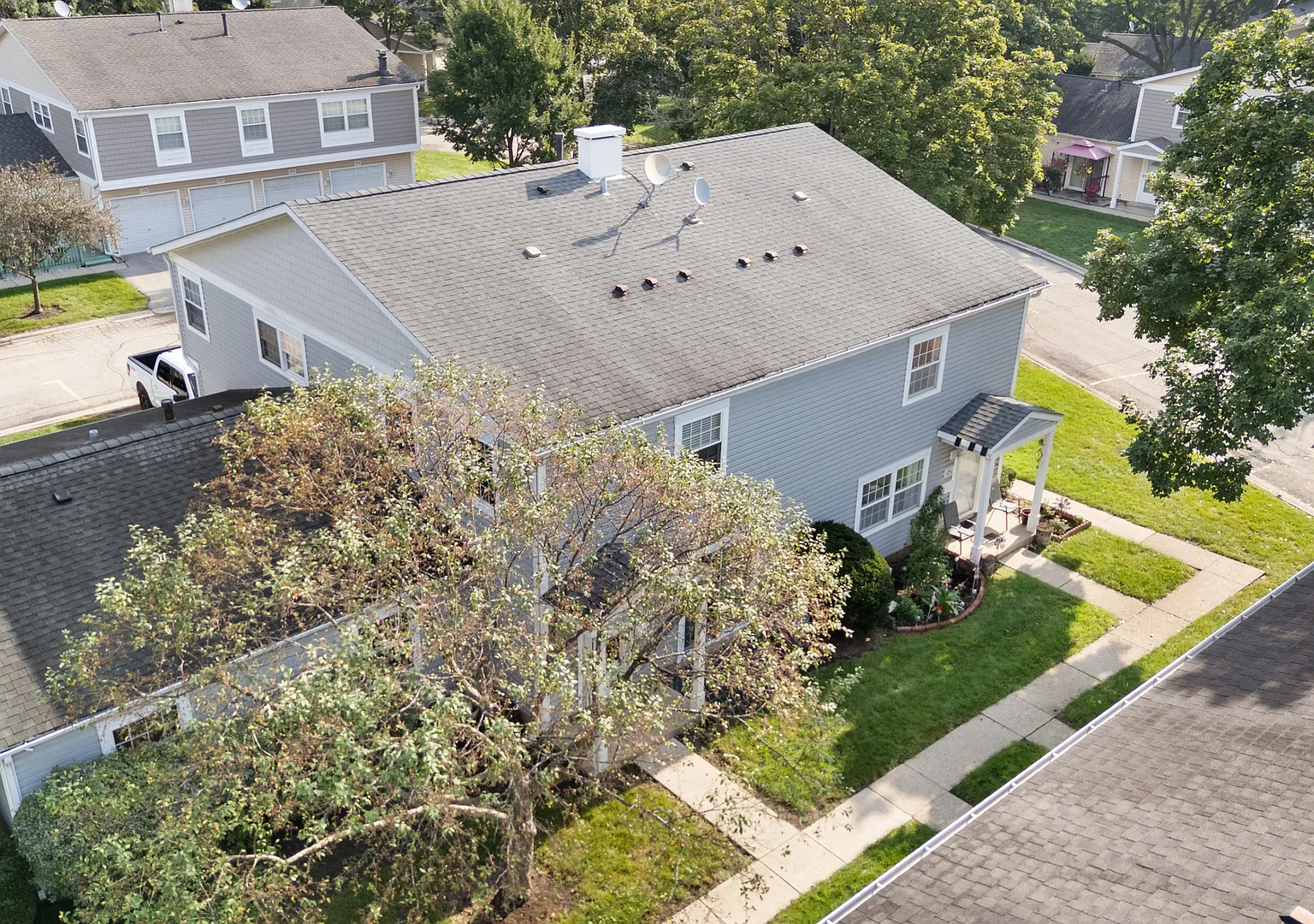 2 bed, 1.5 bath, 950 sqft, $2,300 — Photo 3