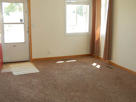 2nd image of 608 E 11th St