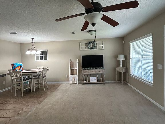 3rd image of 127 Winterberry Way