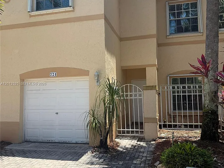 721 NW 170th Ter #721 — Photo 26