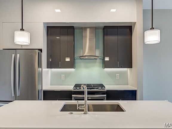 5th image of 4101 Laclede Ave #314
