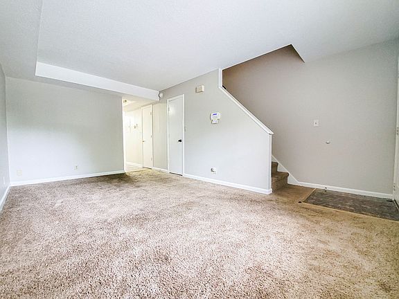 4th image of 1561 E Knollwood Cir #B