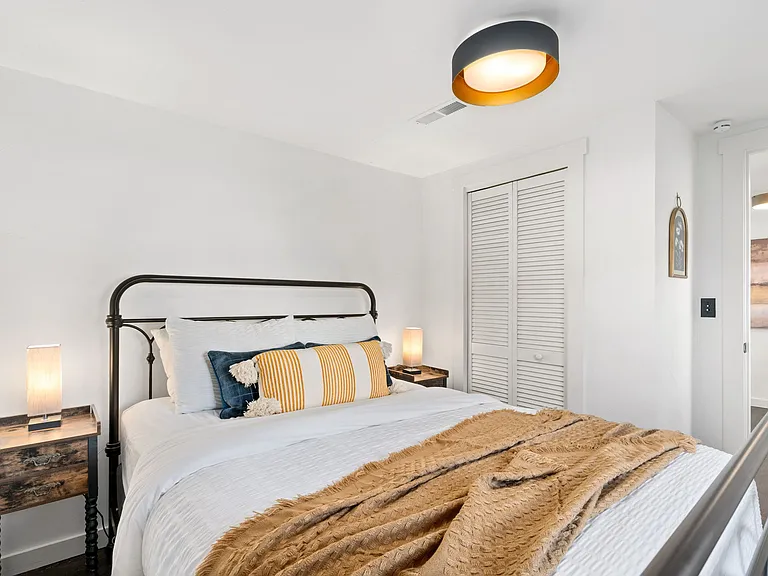 322 N Sunset St — Photo 17