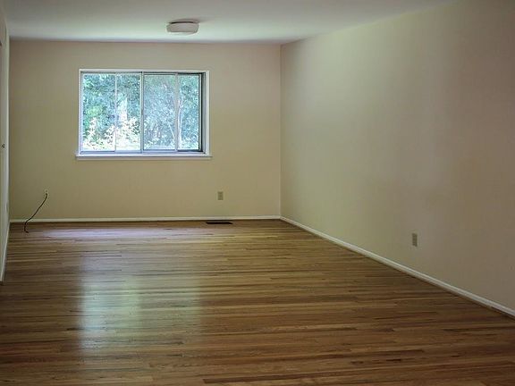 4th image of 2893 Baylis Dr