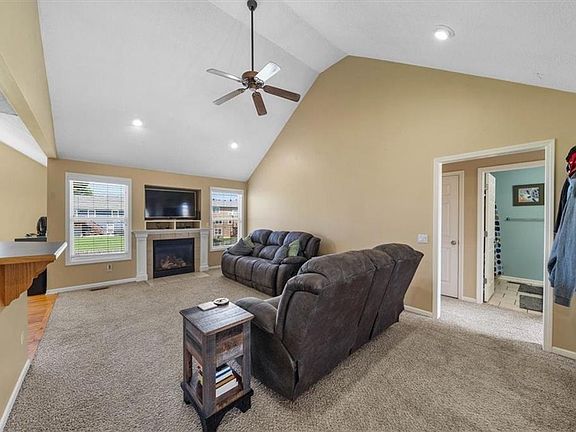 5th image of 2191 Valley View Dr