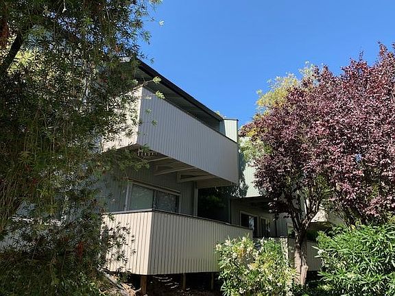 2nd image of 147 Piccadilly Pl APT H