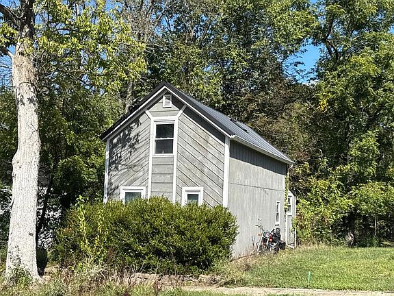 2nd image of 550 E Main St