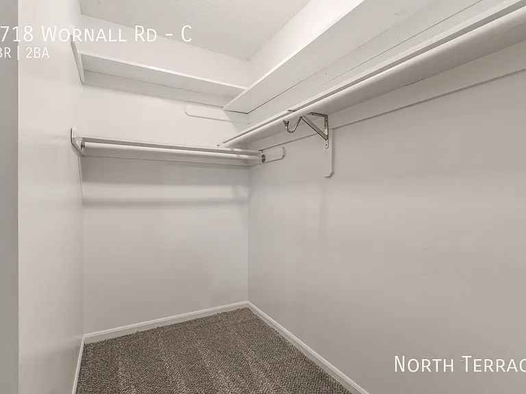 9718 Wornall Rd — Photo 10