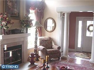 2nd image of 527 Gramercy Ln