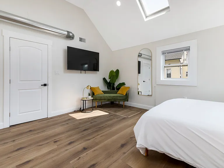 1145 Rowley Ave #1 — Photo 17