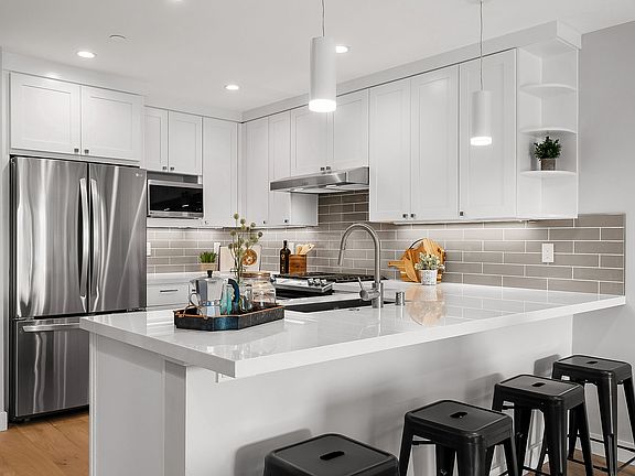 4th image of 30 Hermosa Ave #201