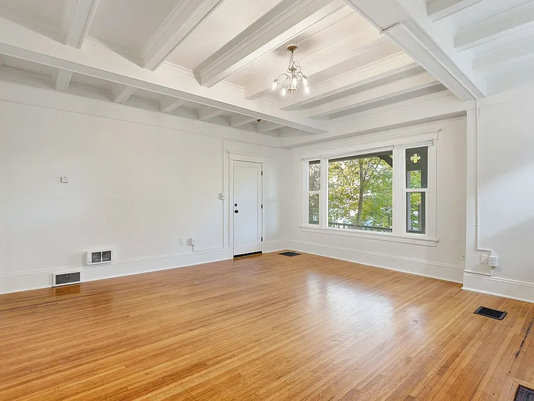 615 W 6th Ave — Photo 11