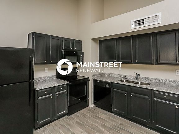 5th image of 476 Jones St