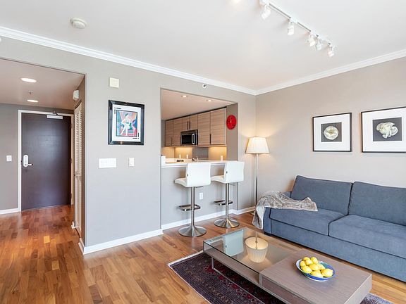 3rd image of 555 4th St Unit 924