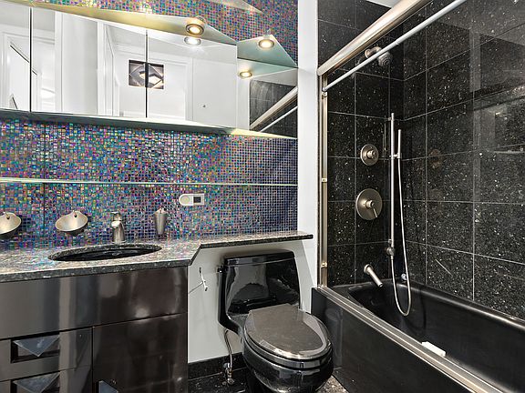 5th image of 1 Irving Pl APT U19c