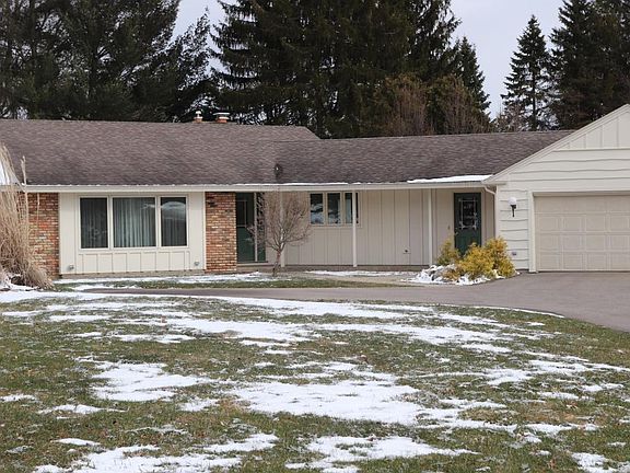 2nd image of 940 Carpenter Ave NW