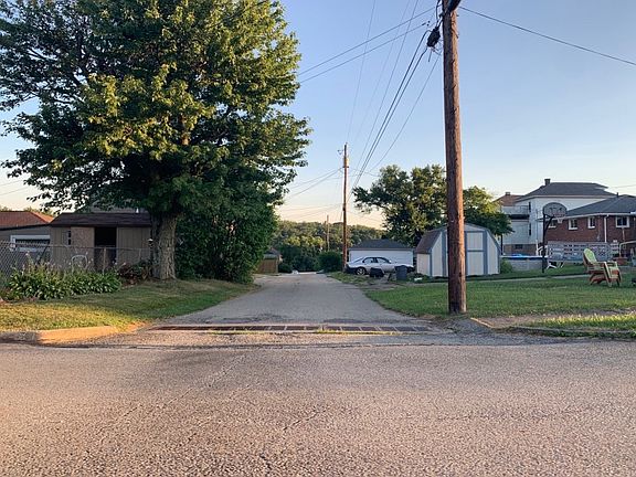 5th image of Pine St