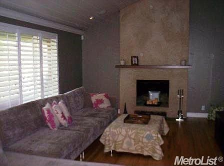 2nd image of 320 Kensington Way
