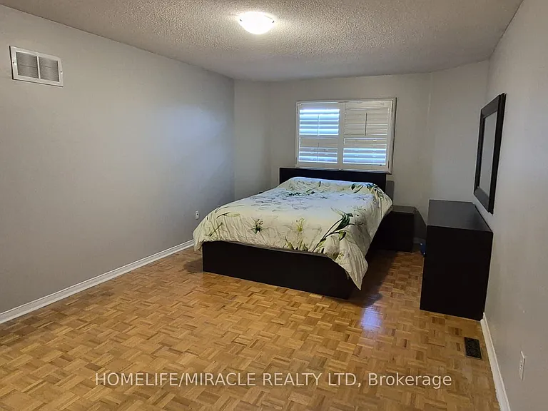 7123 Spyglass Cres — Photo 36
