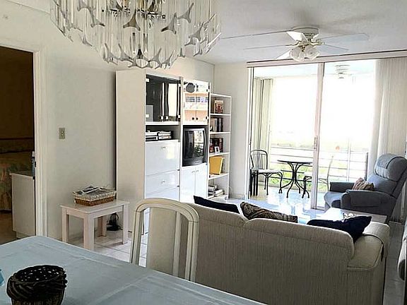 3rd image of 3849 NE 169th St APT 102